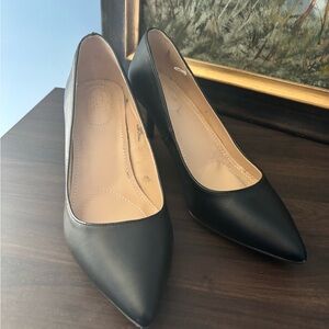 {jaclyn smith} Sleek Black Stiletto Heels with Pointed Toe women's size 8